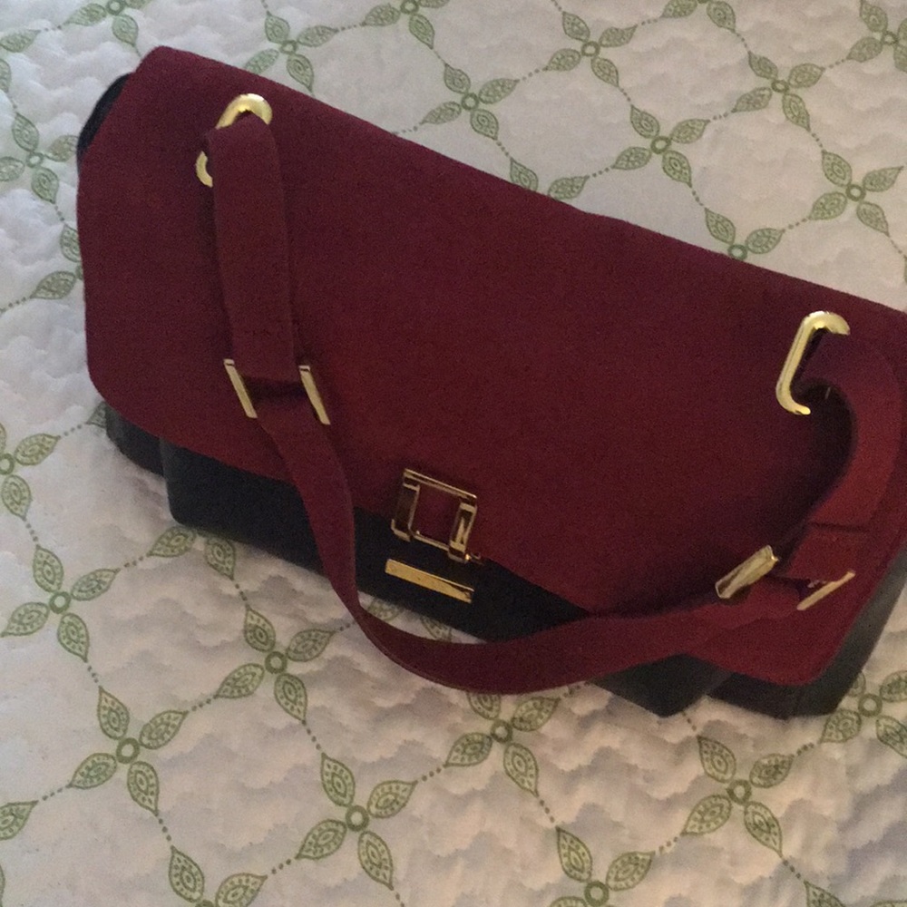 IMAN  bag with feet and gold accessories.